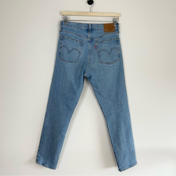 Aritzia Levi's Wedgie Straight Jean High-waisted straight jeans - Picture 4 of 6